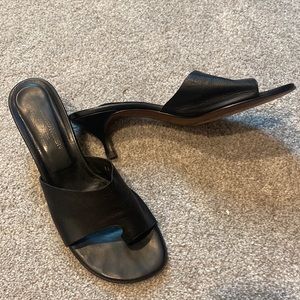 Donald J Pliner autographed size 11 kitten heel black slide on sandals Italy